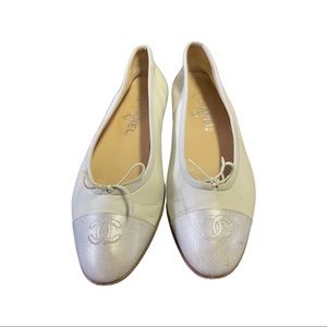CHANEL ballerina flats Lamb skin Light gray and silver toe CC logo size (9 US)